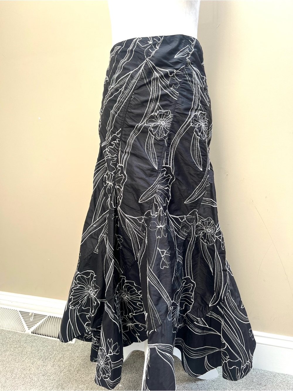 Areli Black Floral silk Maxi Skirt Sz 4